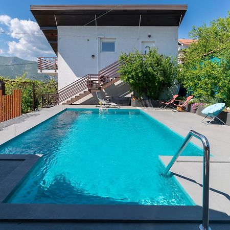 Pure Sky Apartments - With Pool モスタル エクステリア 写真
