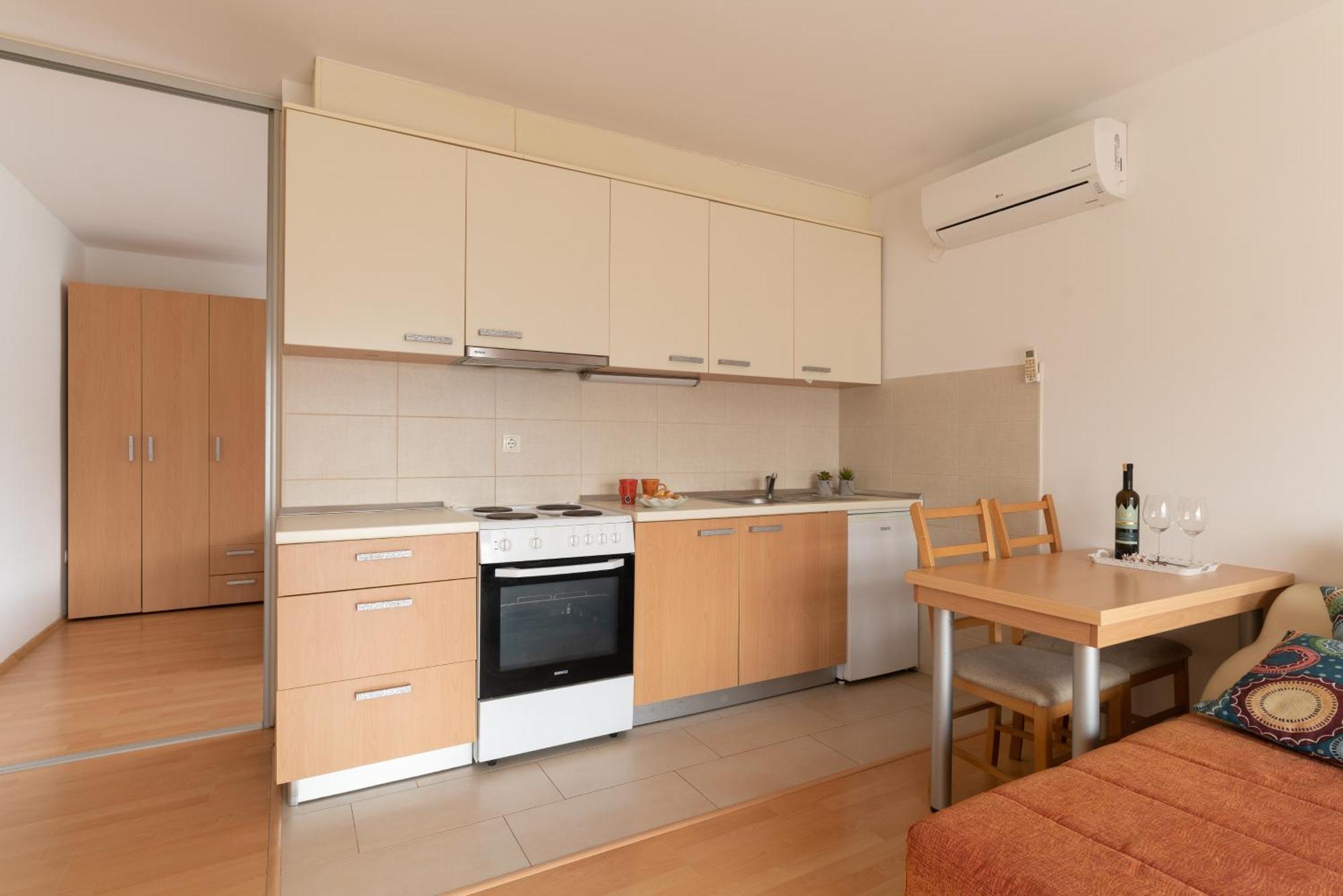 Pure Sky Apartments - With Pool モスタル エクステリア 写真