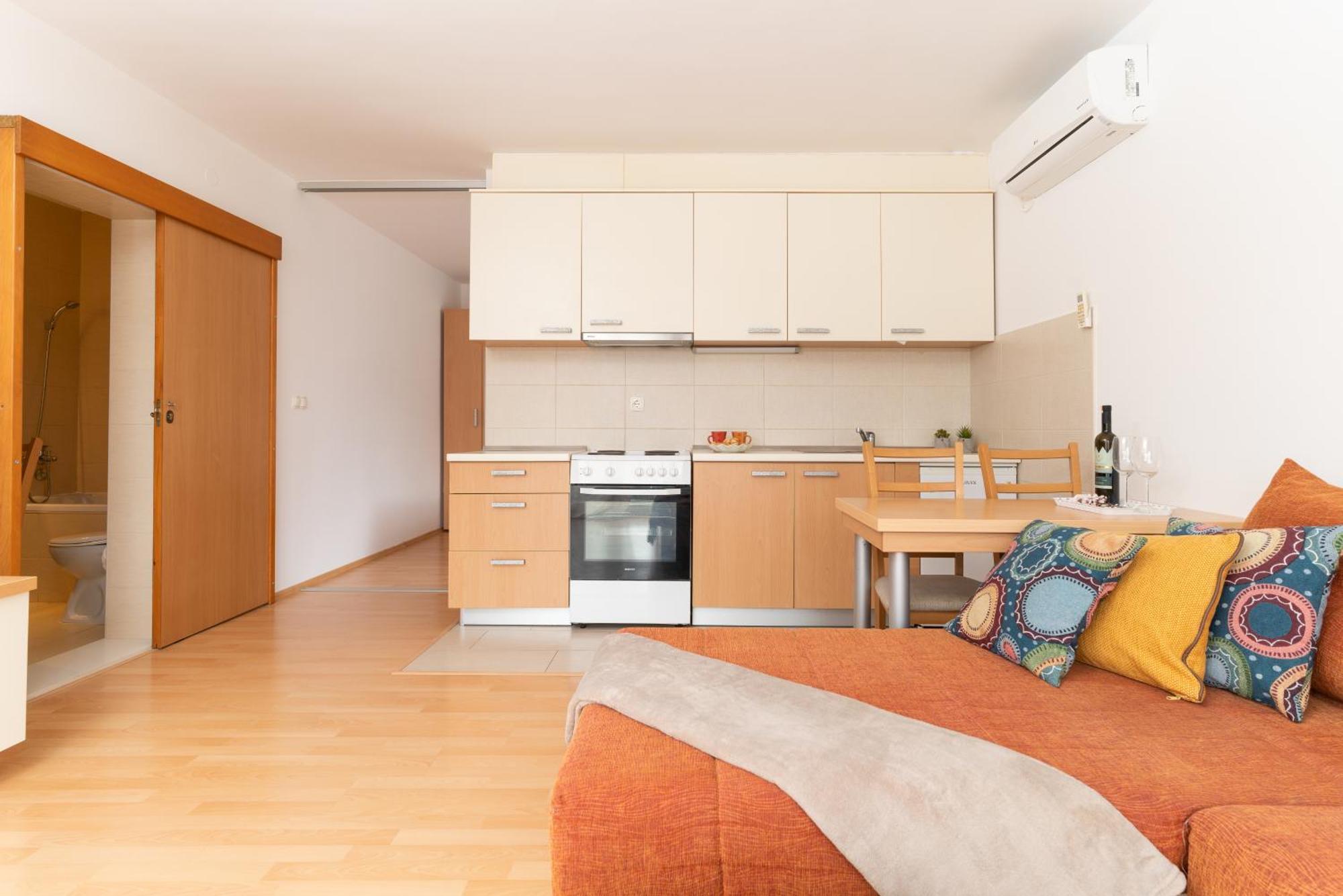 Pure Sky Apartments - With Pool モスタル エクステリア 写真
