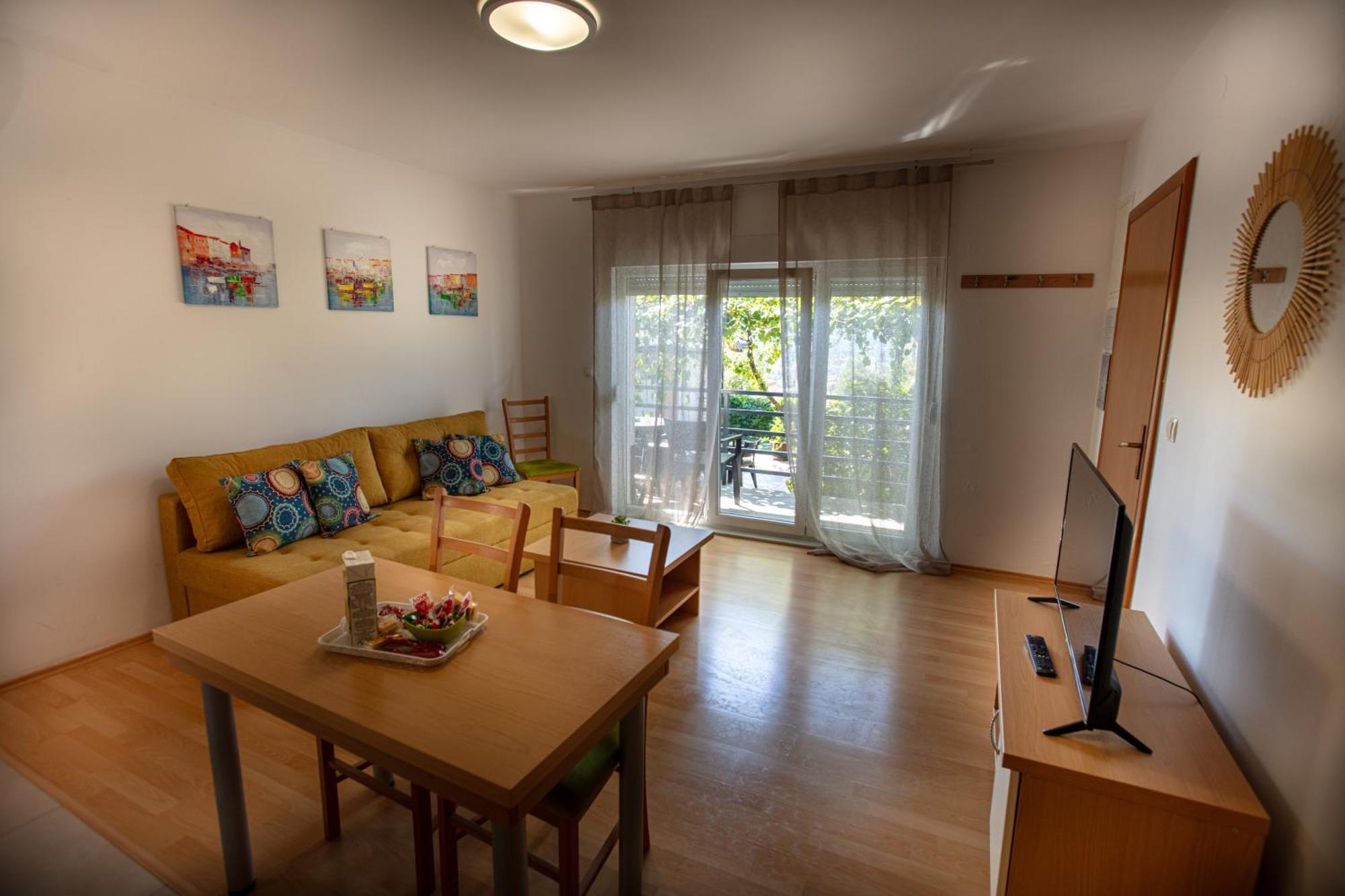 Pure Sky Apartments - With Pool モスタル エクステリア 写真