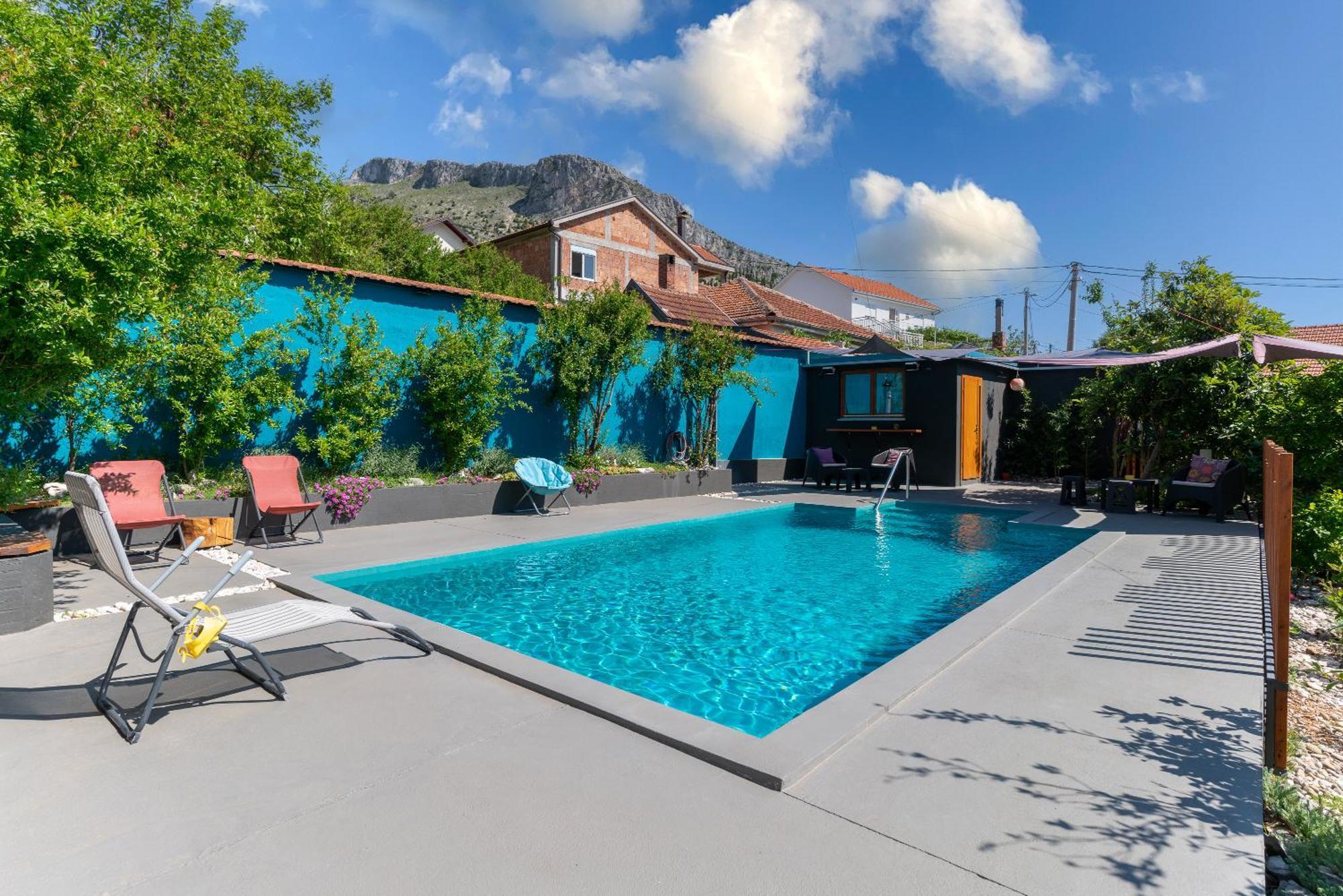 Pure Sky Apartments - With Pool モスタル エクステリア 写真