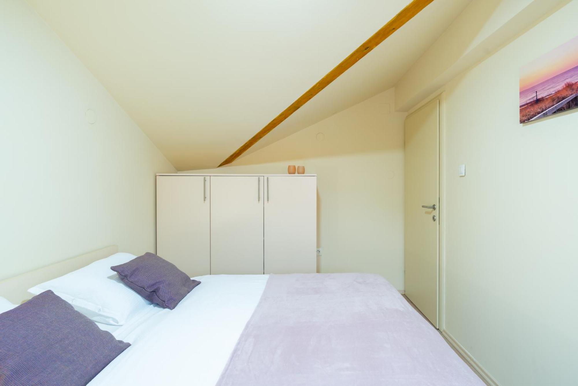 Pure Sky Apartments - With Pool モスタル エクステリア 写真