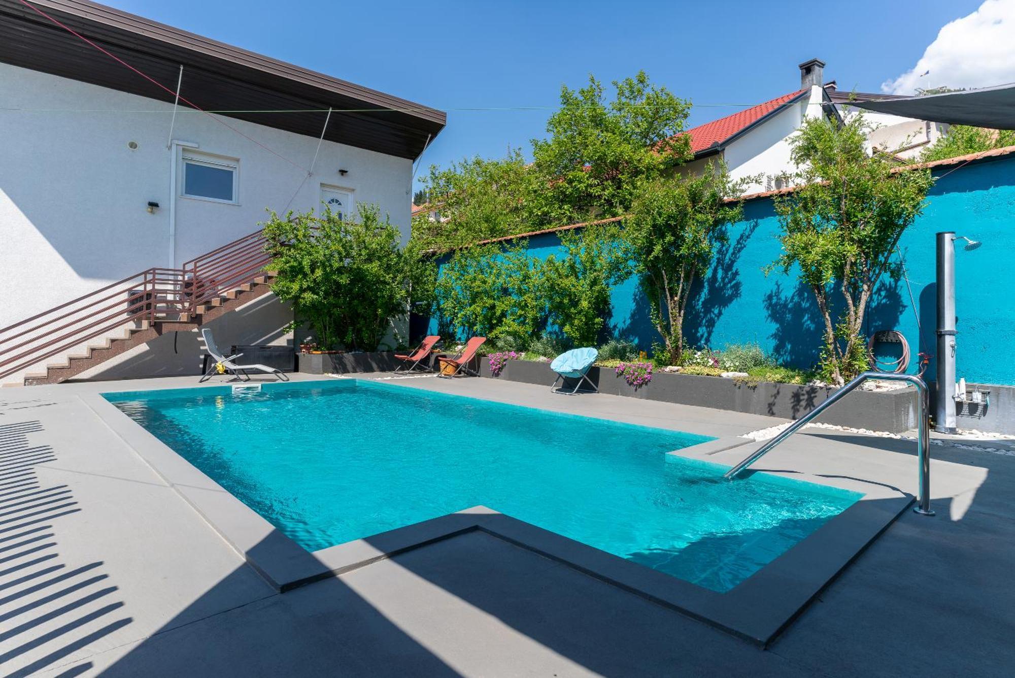 Pure Sky Apartments - With Pool モスタル エクステリア 写真