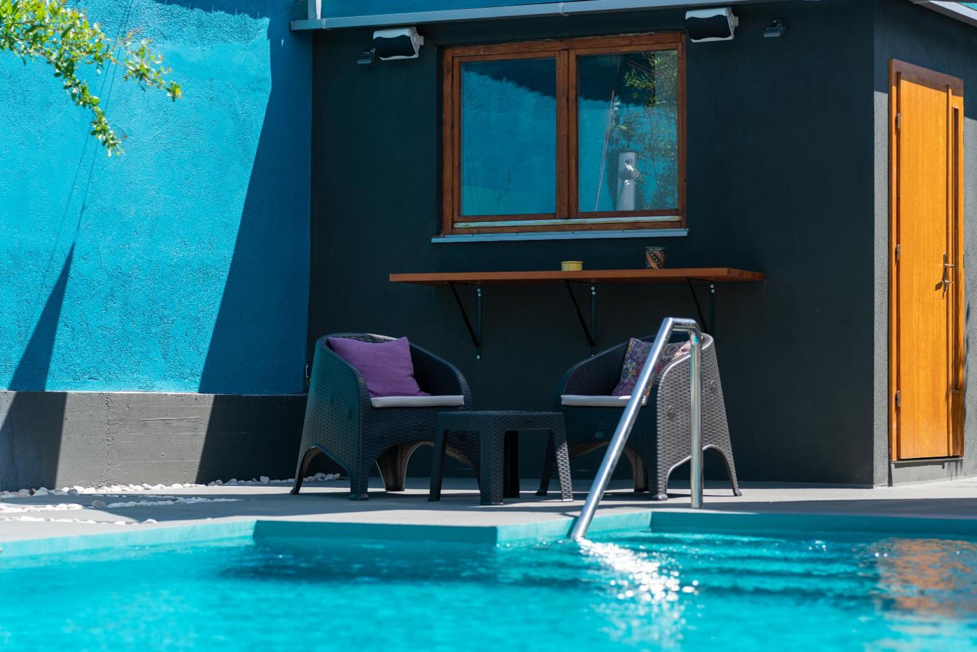 Pure Sky Apartments - With Pool モスタル エクステリア 写真