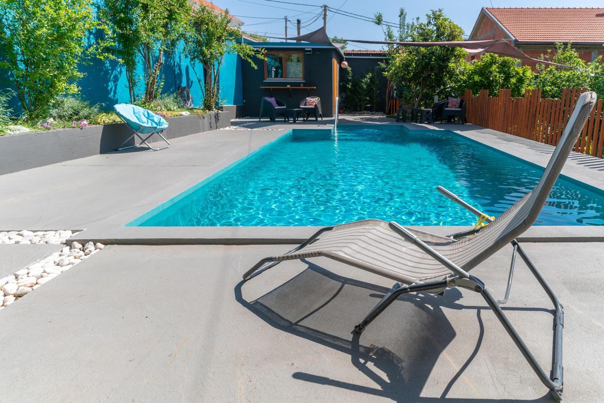 Pure Sky Apartments - With Pool モスタル エクステリア 写真