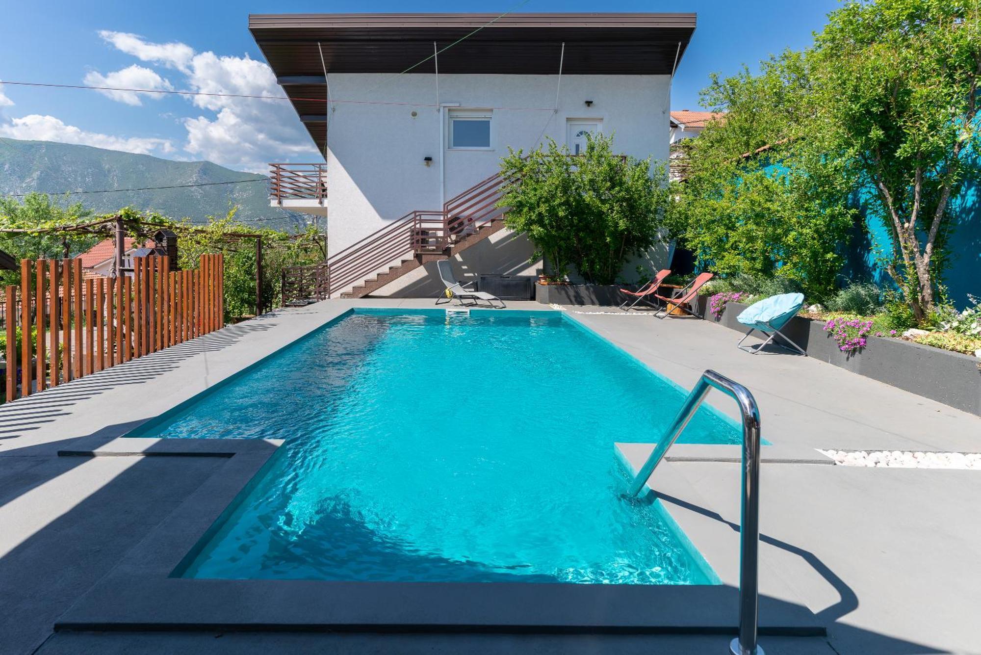 Pure Sky Apartments - With Pool モスタル エクステリア 写真