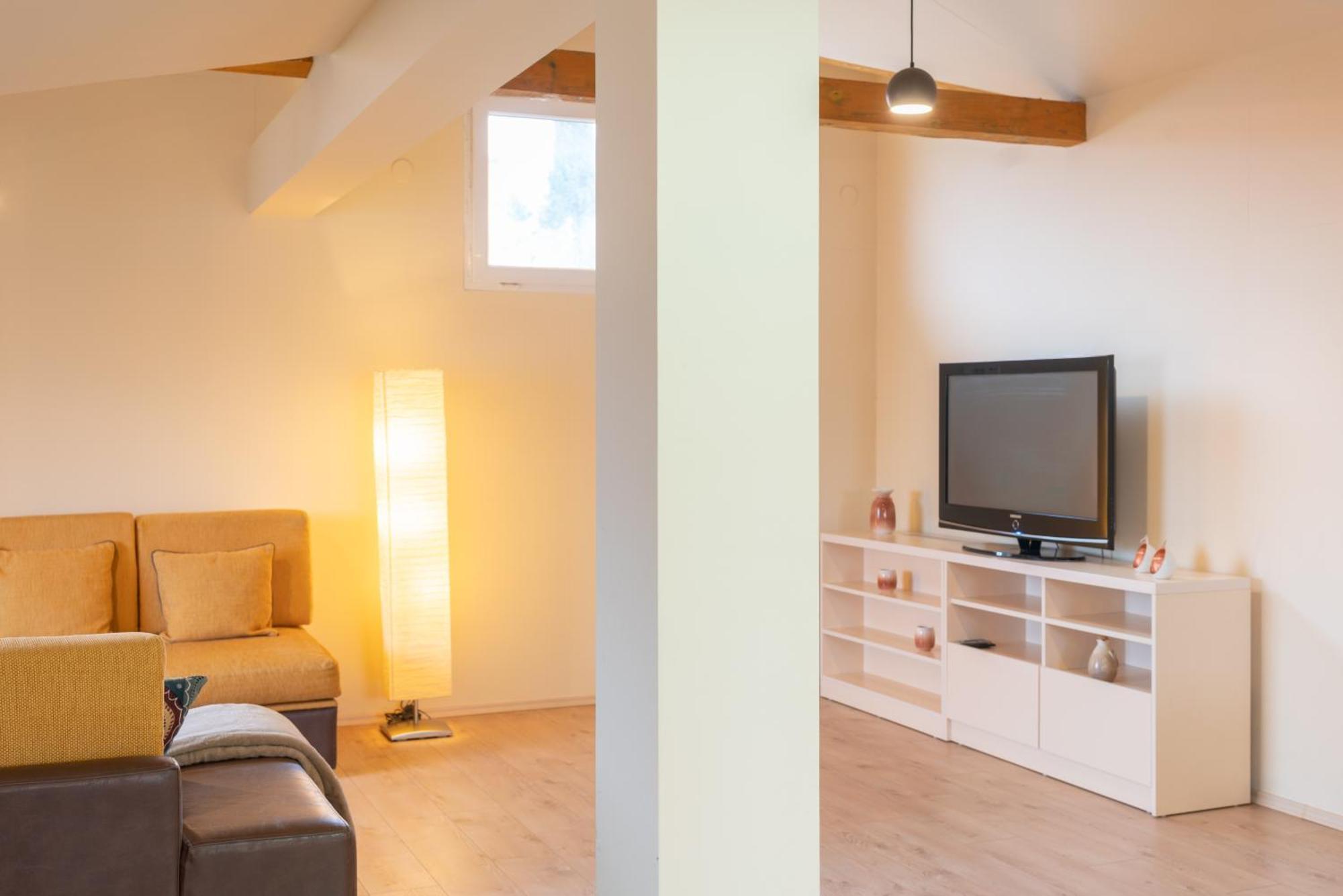Pure Sky Apartments - With Pool モスタル エクステリア 写真