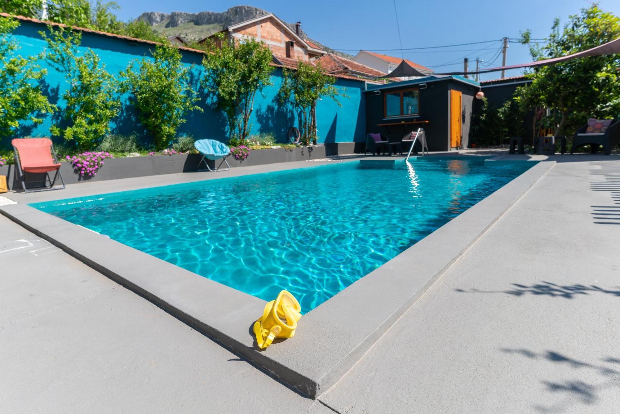 Pure Sky Apartments - With Pool モスタル エクステリア 写真