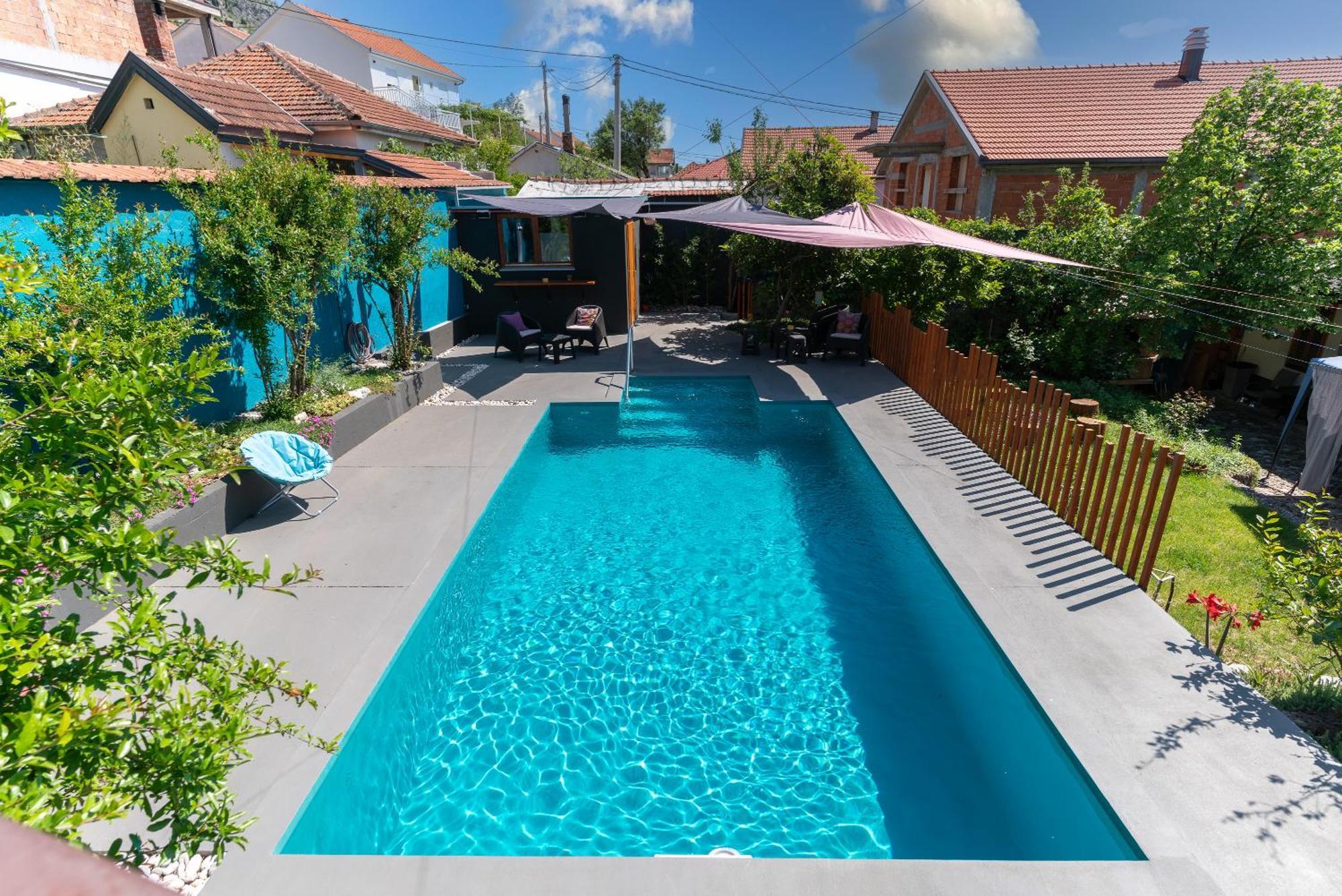 Pure Sky Apartments - With Pool モスタル エクステリア 写真