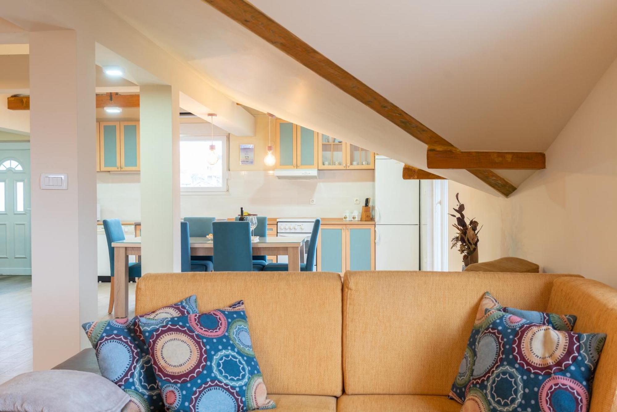 Pure Sky Apartments - With Pool モスタル エクステリア 写真