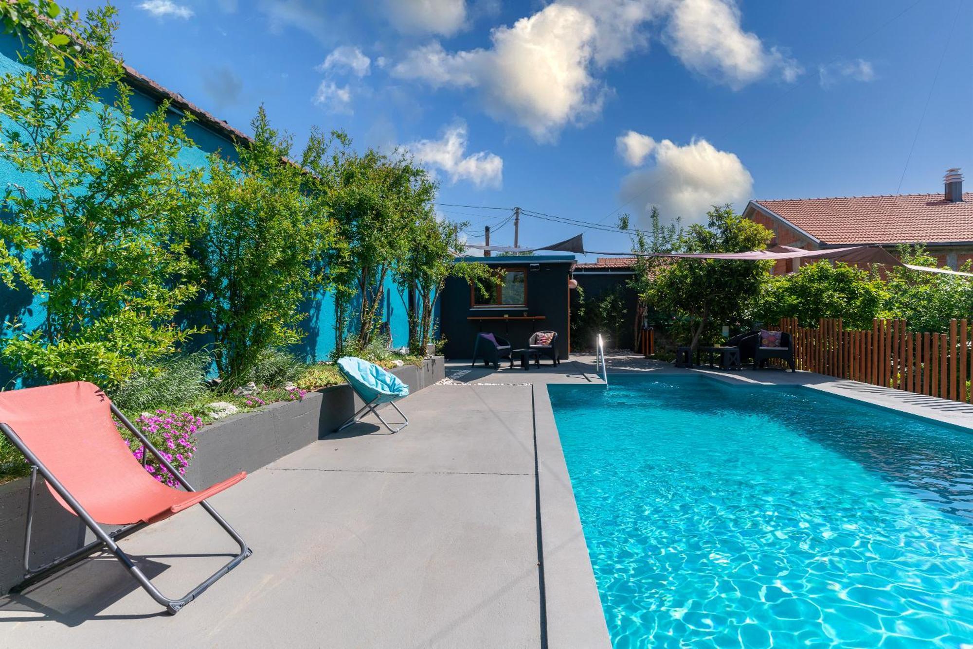 Pure Sky Apartments - With Pool モスタル エクステリア 写真