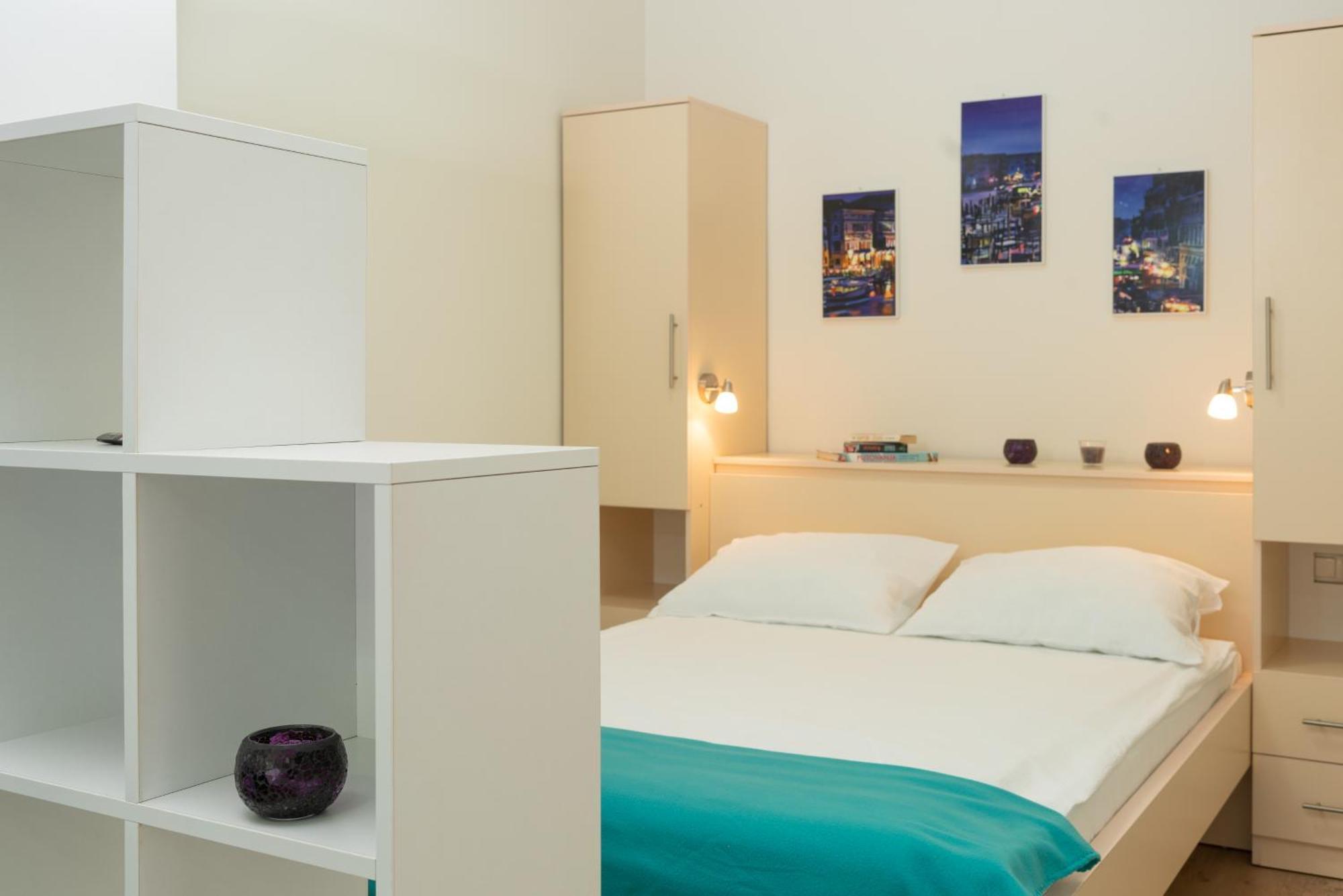 Pure Sky Apartments - With Pool モスタル エクステリア 写真